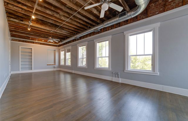 703 W Magnolia Avenue 201, Fort Worth, TX 76104