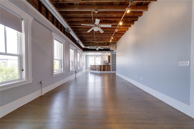 703 W Magnolia Avenue 201, Fort Worth, TX 76104