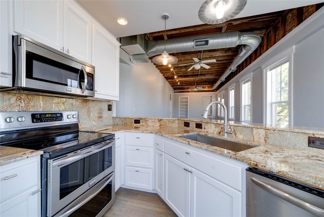 703 W Magnolia Avenue 201, Fort Worth, TX 76104