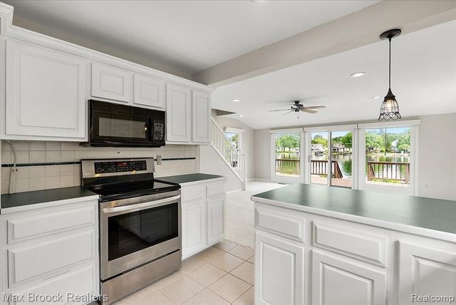 1323 Castlewood Drive, White Lake, MI 48386