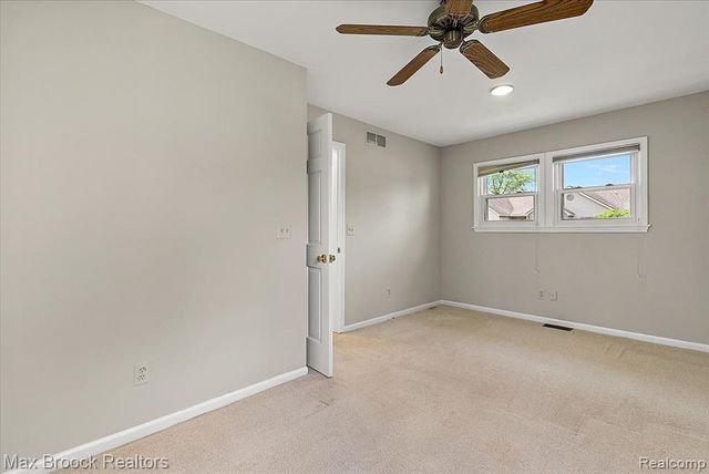 1323 Castlewood Drive, White Lake, MI 48386