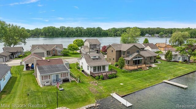 1323 Castlewood Drive, White Lake, MI 48386
