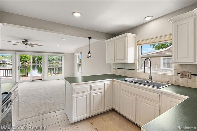 1323 Castlewood Drive, White Lake, MI 48386