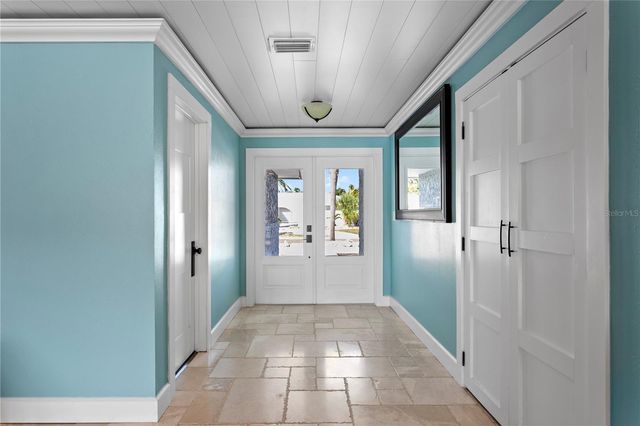 10038 S YACHT CLUB DRIVE, Treasure Island, FL 33706