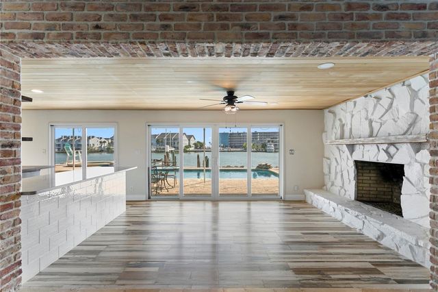 10038 S YACHT CLUB DRIVE, Treasure Island, FL 33706