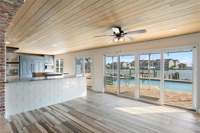10038 S YACHT CLUB DRIVE, Treasure Island, FL 33706