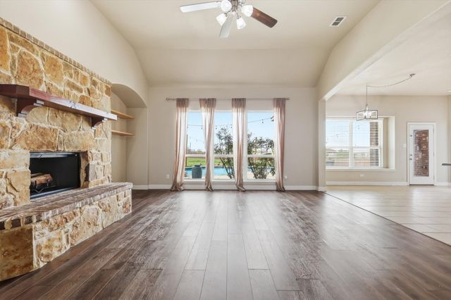 105 Devonshire Drive, Waxahachie, TX 75167