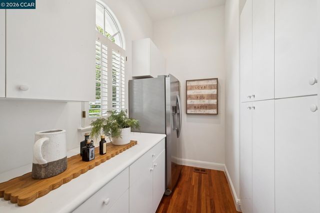 2 Reliez Manor Ct, Lafayette, CA 94549