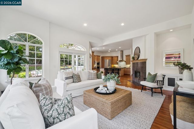 2 Reliez Manor Ct, Lafayette, CA 94549