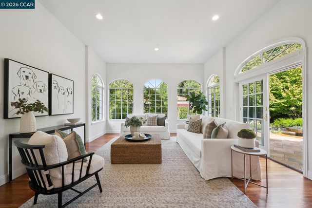 2 Reliez Manor Ct, Lafayette, CA 94549