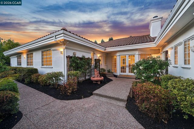 2 Reliez Manor Ct, Lafayette, CA 94549