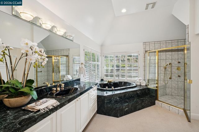 2 Reliez Manor Ct, Lafayette, CA 94549