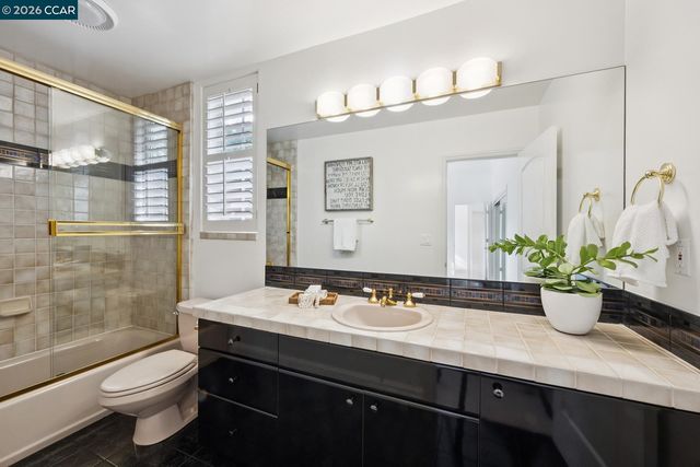 2 Reliez Manor Ct, Lafayette, CA 94549