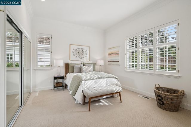 2 Reliez Manor Ct, Lafayette, CA 94549