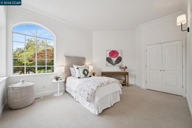2 Reliez Manor Ct, Lafayette, CA 94549