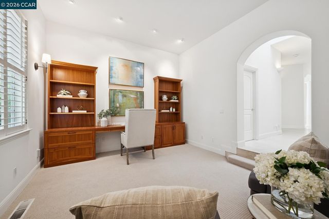 2 Reliez Manor Ct, Lafayette, CA 94549