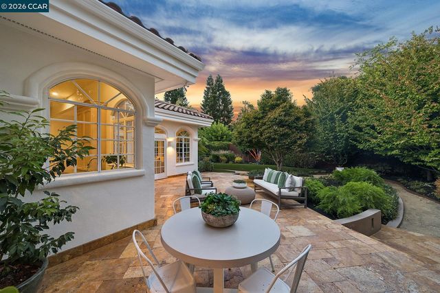 2 Reliez Manor Ct, Lafayette, CA 94549