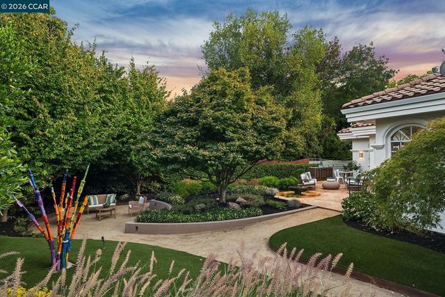 2 Reliez Manor Ct, Lafayette, CA 94549