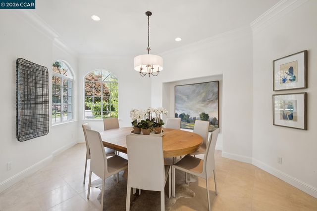 2 Reliez Manor Ct, Lafayette, CA 94549