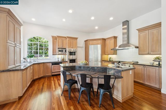 2 Reliez Manor Ct, Lafayette, CA 94549