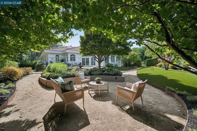 2 Reliez Manor Ct, Lafayette, CA 94549