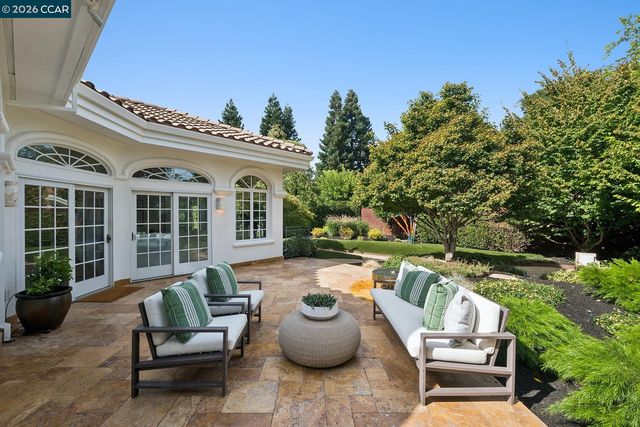 2 Reliez Manor Ct, Lafayette, CA 94549