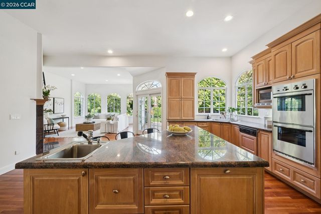 2 Reliez Manor Ct, Lafayette, CA 94549