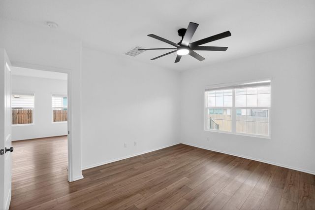412 Perfect World LOOP, Jarrell, TX 76537
