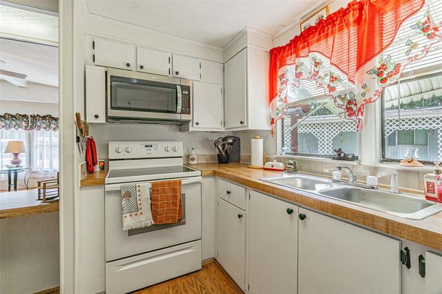 39353 SYCAMORE LANE, Zephyrhills, FL 33542