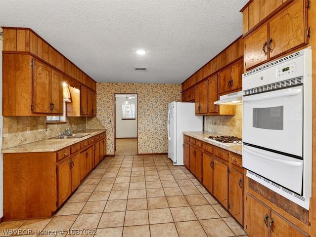 901 Reynolds Avenue, Poteau, OK 74953