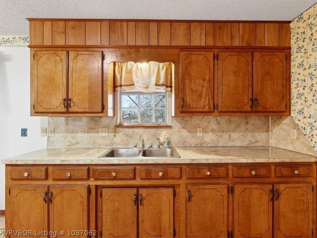 901 Reynolds Avenue, Poteau, OK 74953