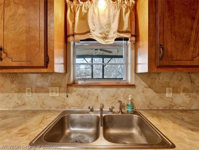 901 Reynolds Avenue, Poteau, OK 74953