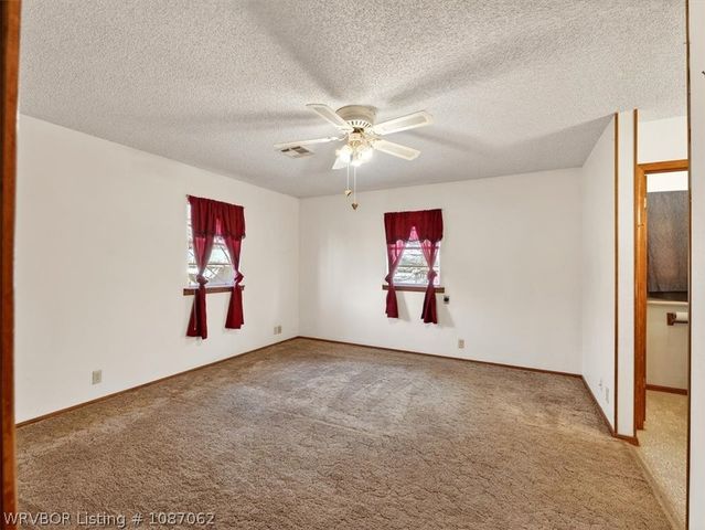 901 Reynolds Avenue, Poteau, OK 74953