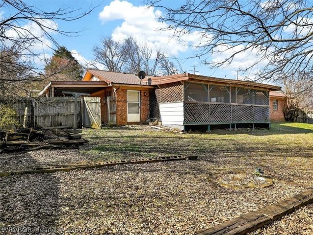 901 Reynolds Avenue, Poteau, OK 74953