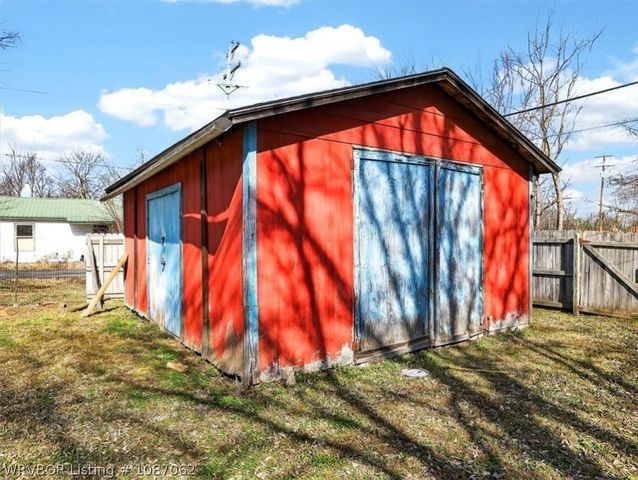 901 Reynolds Avenue, Poteau, OK 74953