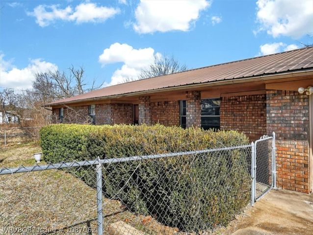 901 Reynolds Avenue, Poteau, OK 74953