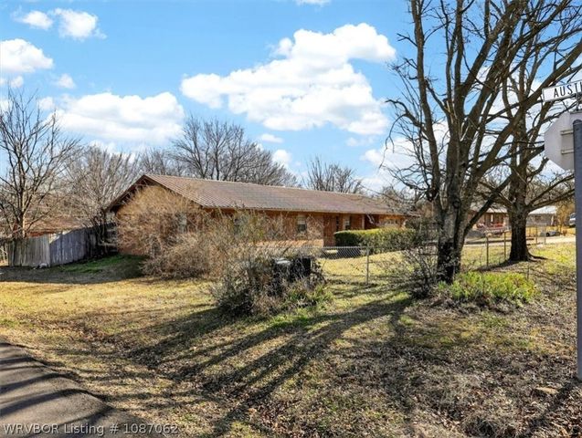 901 Reynolds Avenue, Poteau, OK 74953