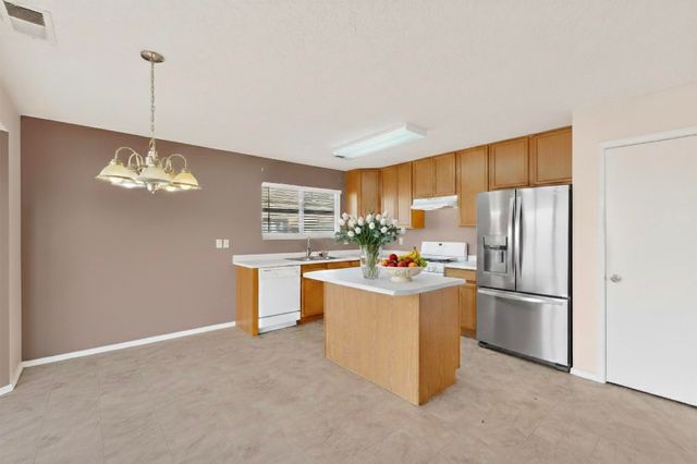 8931 Dakota Ridge Road SW, Albuquerque, NM 87121