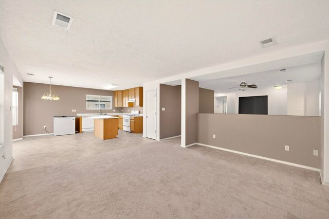 8931 Dakota Ridge Road SW, Albuquerque, NM 87121