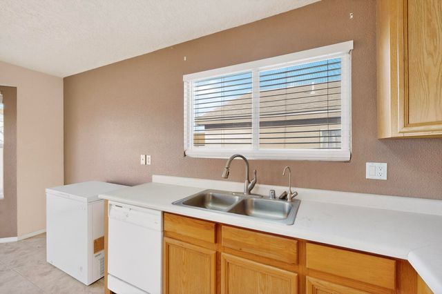 8931 Dakota Ridge Road SW, Albuquerque, NM 87121