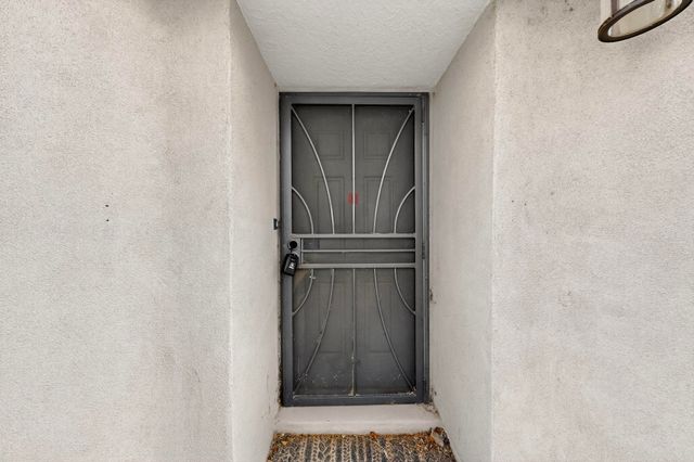 8931 Dakota Ridge Road SW, Albuquerque, NM 87121