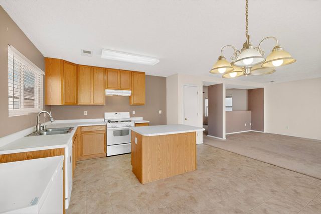 8931 Dakota Ridge Road SW, Albuquerque, NM 87121