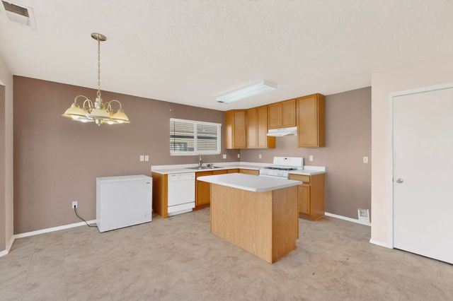 8931 Dakota Ridge Road SW, Albuquerque, NM 87121