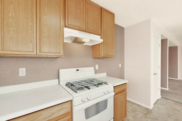 8931 Dakota Ridge Road SW, Albuquerque, NM 87121