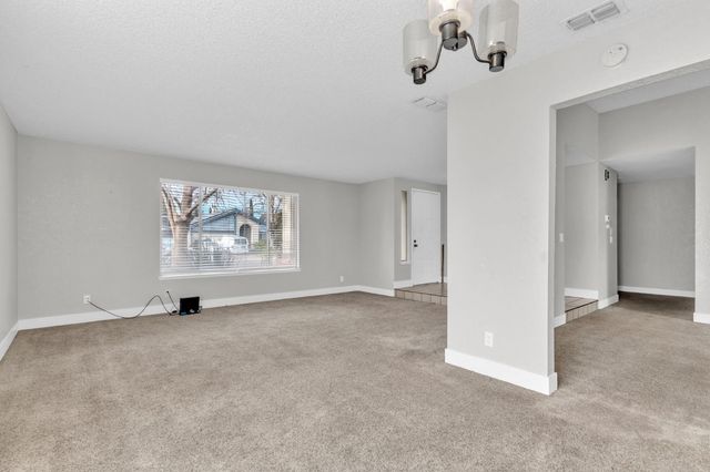 3046 Bridgeford Dr, Sacramento, CA 95833