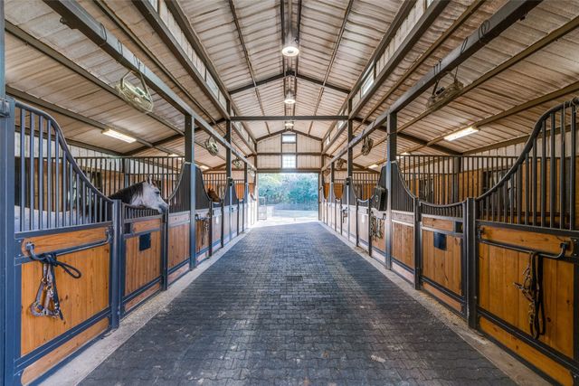 492 Prairie Grove Road, Valley View, TX 76272