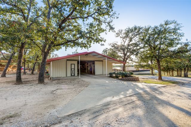 492 Prairie Grove Road, Valley View, TX 76272