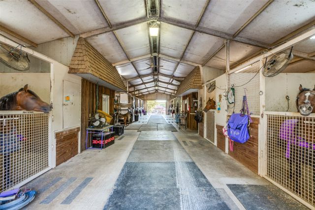 492 Prairie Grove Road, Valley View, TX 76272