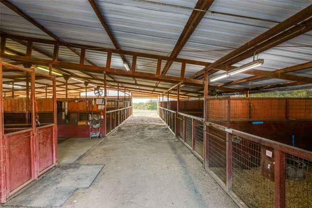 492 Prairie Grove Road, Valley View, TX 76272