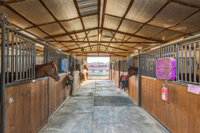 492 Prairie Grove Road, Valley View, TX 76272